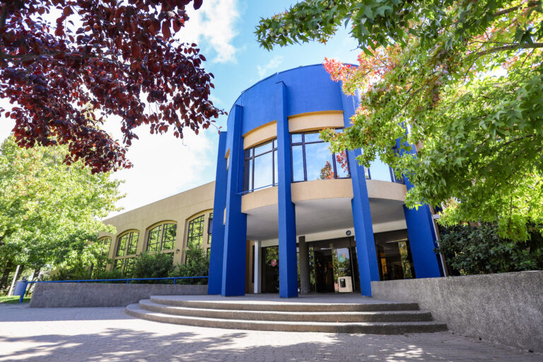 Académico FEN UTalca lidera proyecto de investigación sobre maltrato a personas mayores