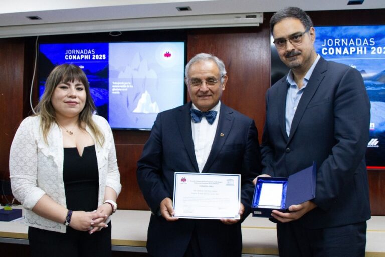 Profesor Samuel Ortega es distinguido por su producción sobre gestión hídrica